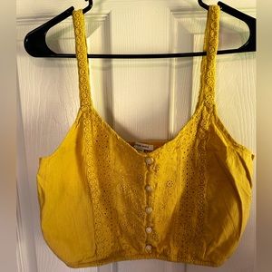AE woman’s yellow crop top